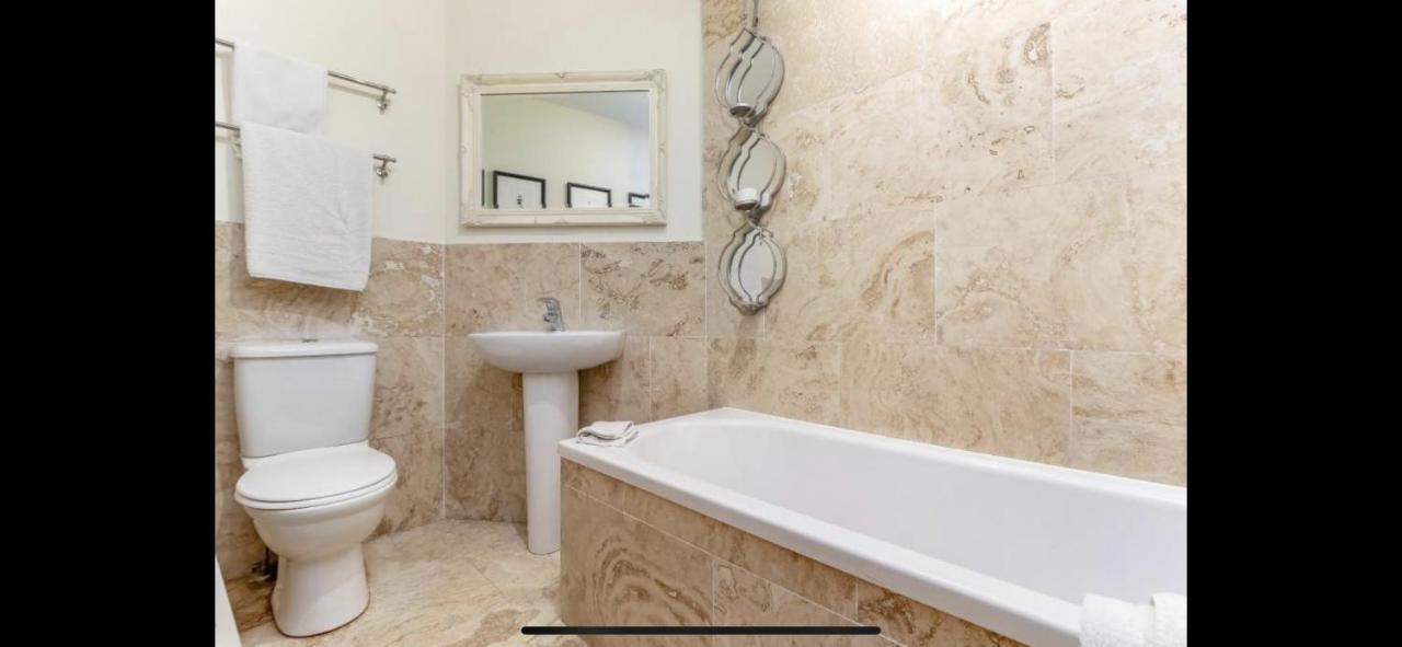 Private Apartment - 3 Bedrooms Харогейт Екстериор снимка